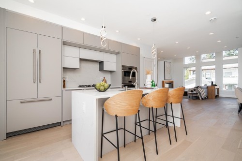 2-434 1St Street E, North Vancouver, BC 