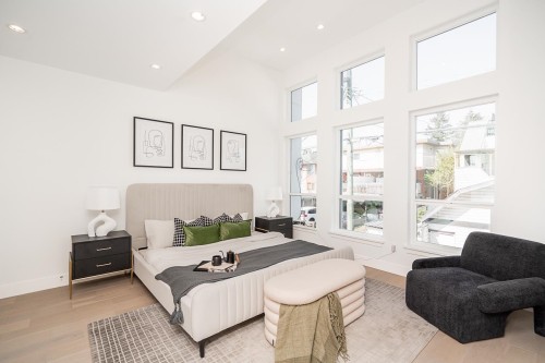 2-434 1St Street E, North Vancouver, BC 