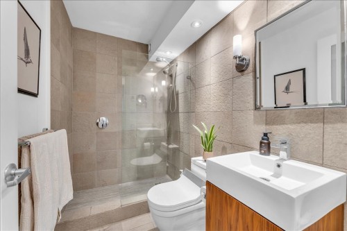 401-1330 Jervis Street, Vancouver, BC 