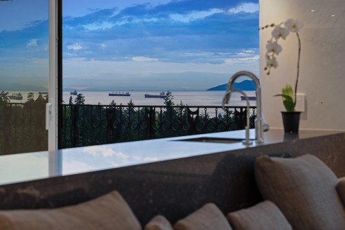 1501-845 Chilco Street, Vancouver, BC 