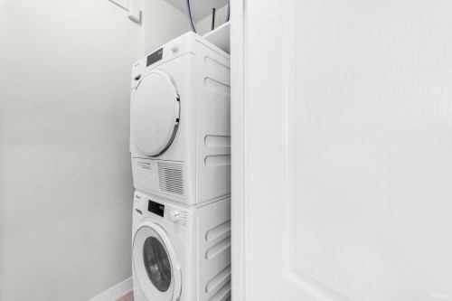 101-1750 Esquimalt Avenue, West Vancouver, BC 