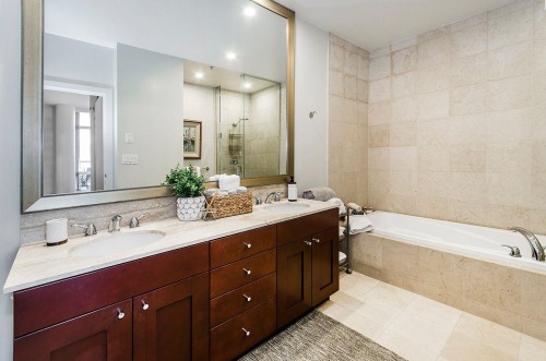 202-499 Broughton St, Vancouver, BC 