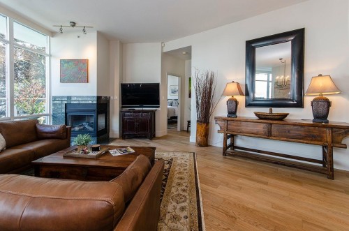 202-499 Broughton St, Vancouver, BC 