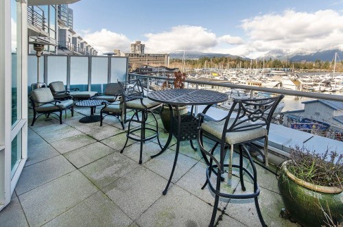 202-499 Broughton St, Vancouver, BC 