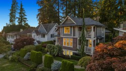 452 Tempe Crescent  North Vancouver, BC V7N 1E8