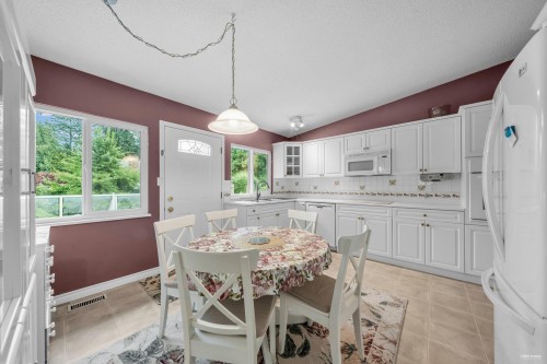 3566 Regent Avenue, North Vancouver, BC 