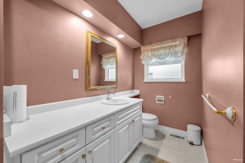 3566 Regent Avenue, North Vancouver, BC 