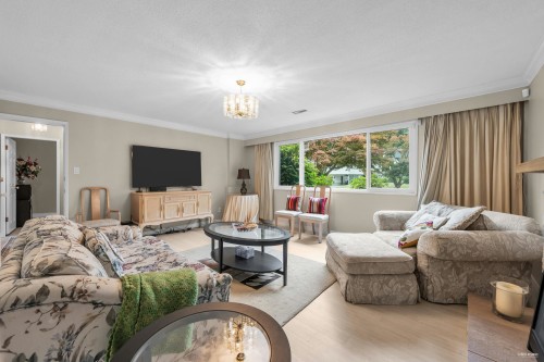 3566 Regent Avenue, North Vancouver, BC 