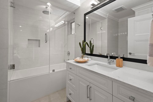 2377 7Th Avenue W, Vancouver, BC 