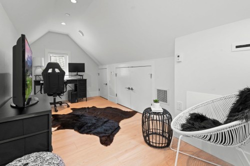 2377 7Th Avenue W, Vancouver, BC 