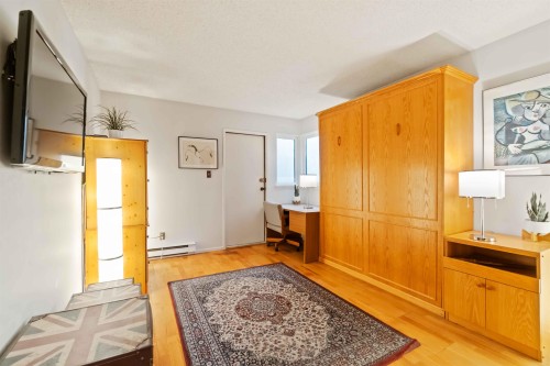 1305 8Th Avenue W, Vancouver, BC 