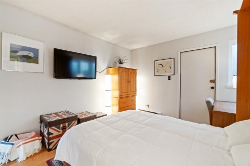 1305 8Th Avenue W, Vancouver, BC 