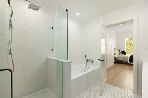 618-3131 Murray Street, Port Moody, BC 