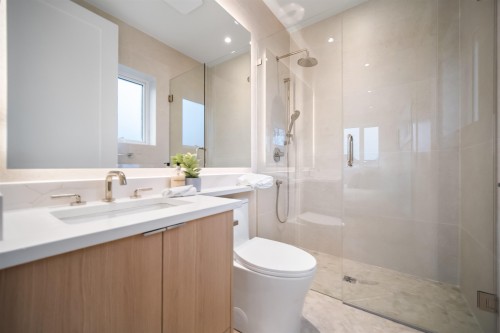 1671 31St Avenue E, Vancouver, BC 