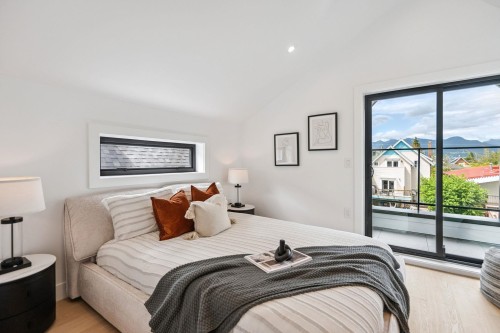 #2-1079 14Th Avenue E, Vancouver, BC 