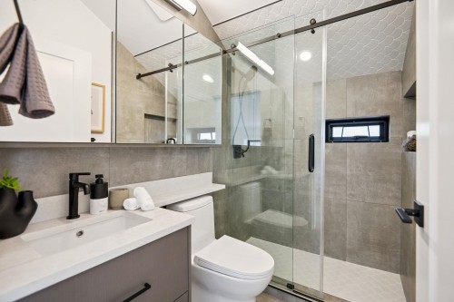 #1-1079 14Th Avenue E, Vancouver, BC 