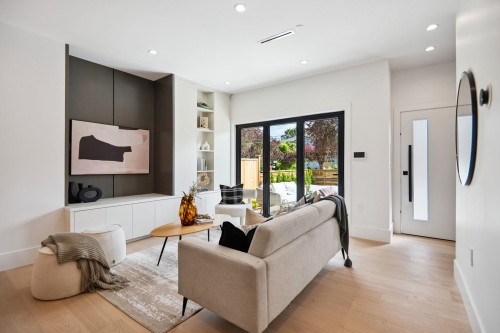 #1-1079 14Th Avenue E, Vancouver, BC 