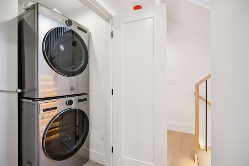 #1-1079 14Th Avenue E, Vancouver, BC 