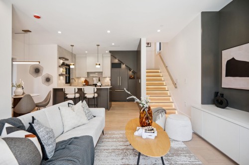 #1-1079 14Th Avenue E, Vancouver, BC 