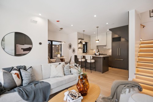 #1-1079 14Th Avenue E, Vancouver, BC 