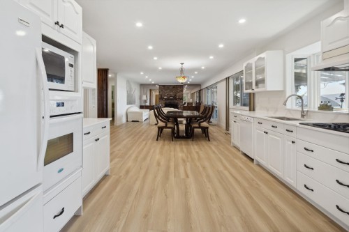 330 Bayview Road, Lions Bay, BC 