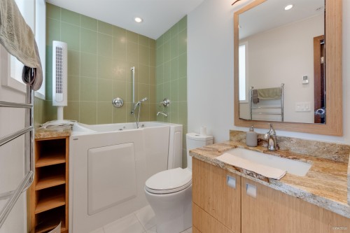 2204-1420 Georgia Street W, Vancouver, BC 