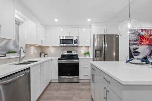 312-555 Abbott Street Street  Vancouver, BC V6B 6B8