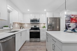 312-555 Abbott Street Street  Vancouver, BC V6B 6B8