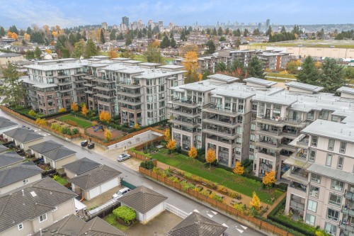 306-7588 16Th Street, Burnaby, BC 