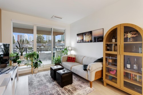 306-7588 16Th Street, Burnaby, BC 