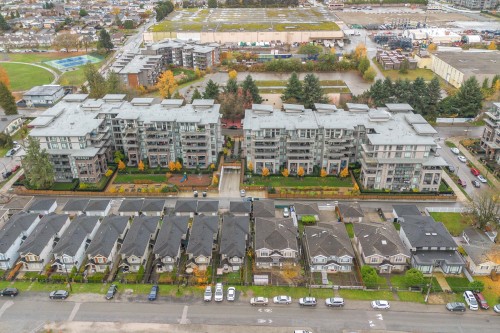 306-7588 16Th Street, Burnaby, BC 