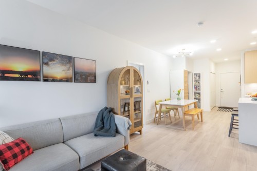 306-7588 16Th Street, Burnaby, BC 