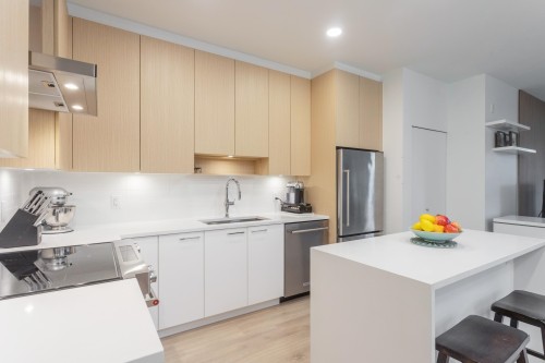 306-7588 16Th Street, Burnaby, BC 