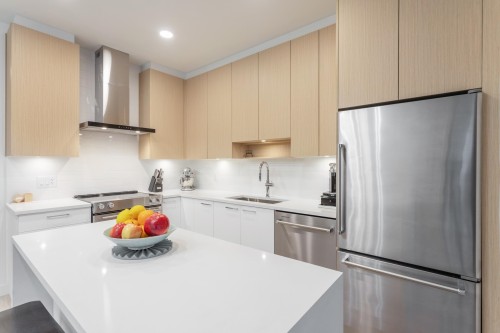 306-7588 16Th Street, Burnaby, BC 