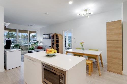 306-7588 16Th Street, Burnaby, BC 