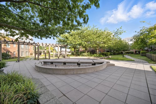 118-9399 Tomicki Avenue, Richmond, BC 