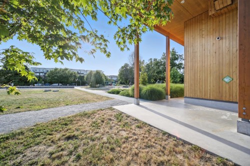 118-9399 Tomicki Avenue, Richmond, BC 