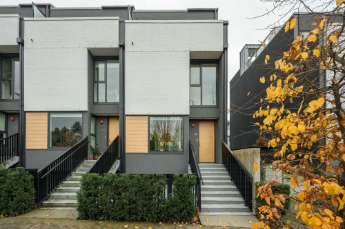 206-649 3Rd Street E, North Vancouver, BC 