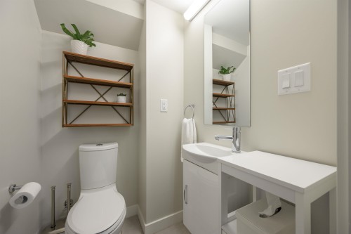 206-649 3Rd Street E, North Vancouver, BC 