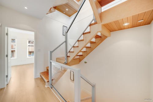 1-3993 Chatham Street, Richmond, BC 