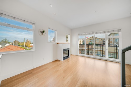 1-3993 Chatham Street, Richmond, BC 