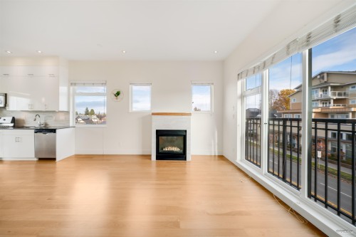 1-3993 Chatham Street, Richmond, BC 