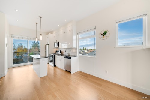 1-3993 Chatham Street, Richmond, BC 