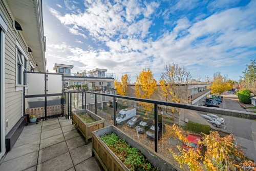 1-3993 Chatham Street, Richmond, BC 