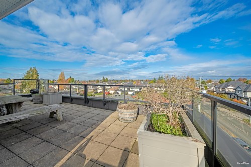 1-3993 Chatham Street, Richmond, BC 
