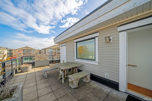 1-3993 Chatham Street, Richmond, BC 