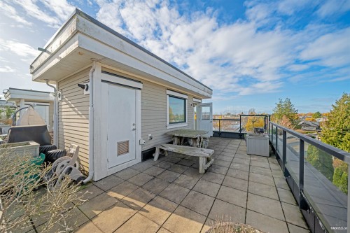 1-3993 Chatham Street, Richmond, BC 