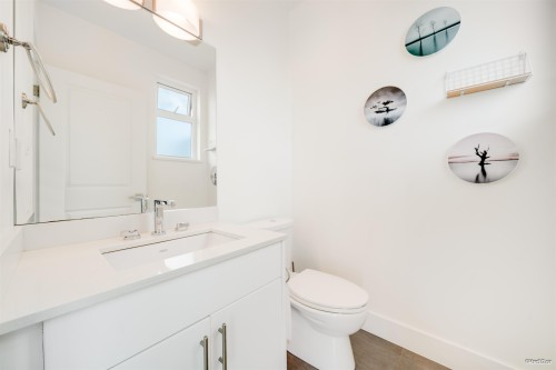 1-3993 Chatham Street, Richmond, BC 