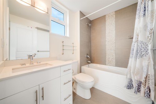 1-3993 Chatham Street, Richmond, BC 