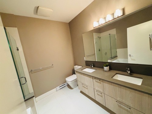 7-5122 Canada Way, Burnaby, BC 